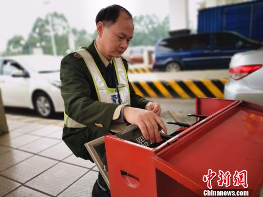 Spring Festival travel rush's story: Warm adherence to Guangdong Expressway for 20 years