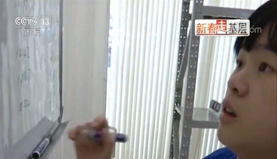 Hu Yinping, high-speed rail delivery staff of Jinan West Railway Station