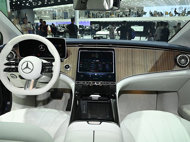 潮州奔驰EQE降价消息，最新报价35.3万！优惠不等人