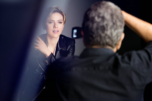 Black widow interprets short hair sexy