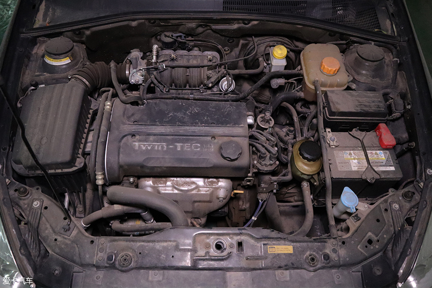 Aika Repair Shop-Replacing Valve Cover Pad Aika Repair Shop-Replacing Valve Cover Pad