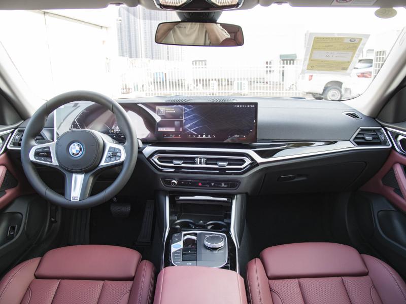 东莞宝马i4正在优惠！最低售价34.39万，不容错过